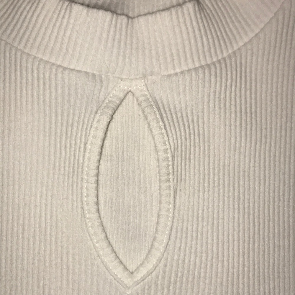 White Ribbed Keyhole Crop Top - Picture 3 of 4